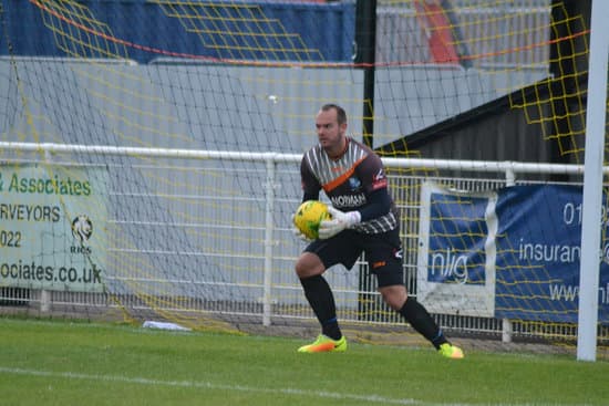 Ambers Snap Up Vastly Experienced Keeper