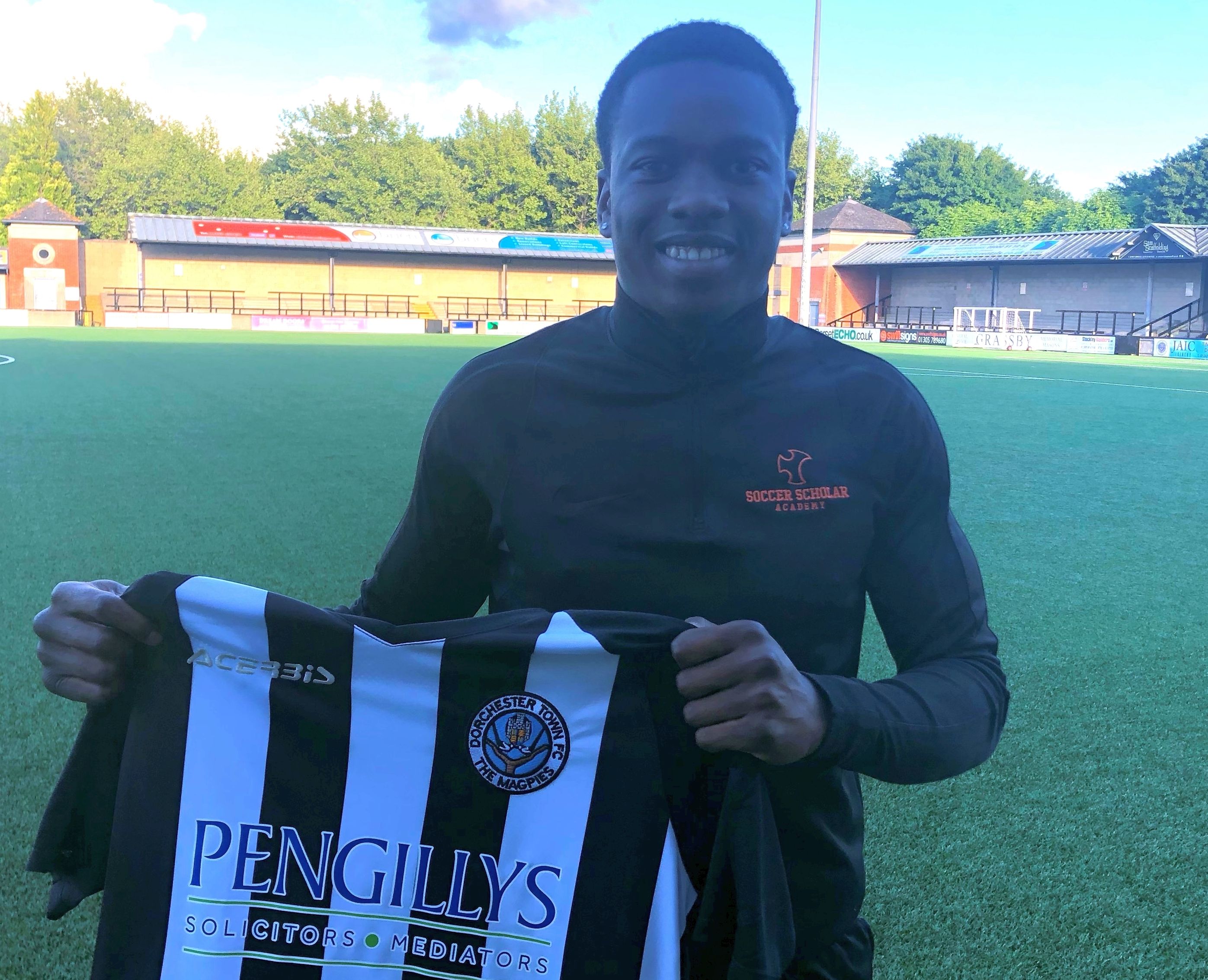 Howes Returns to Former Club for Latest Signing